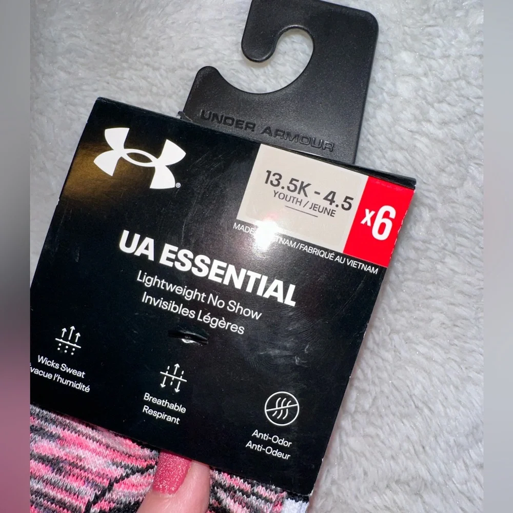 NWT Under Armour Youth Sock Set